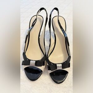 Anne Klein slingback heels. Open-toe style black patent Trim& cream Body Size 9